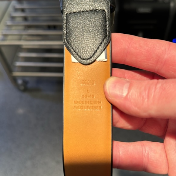 DMHI Mens Size 38-40 Faux Leather Belt - Picture 3 of 3